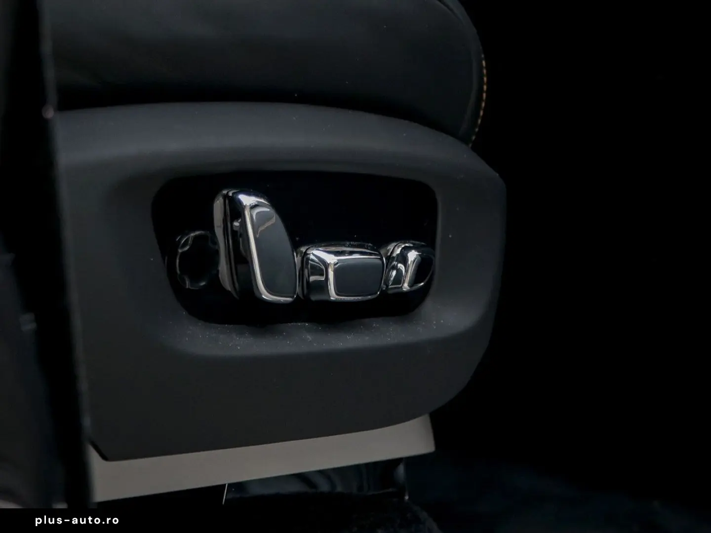 ROLLS ROYCE Cullinan Black Badge