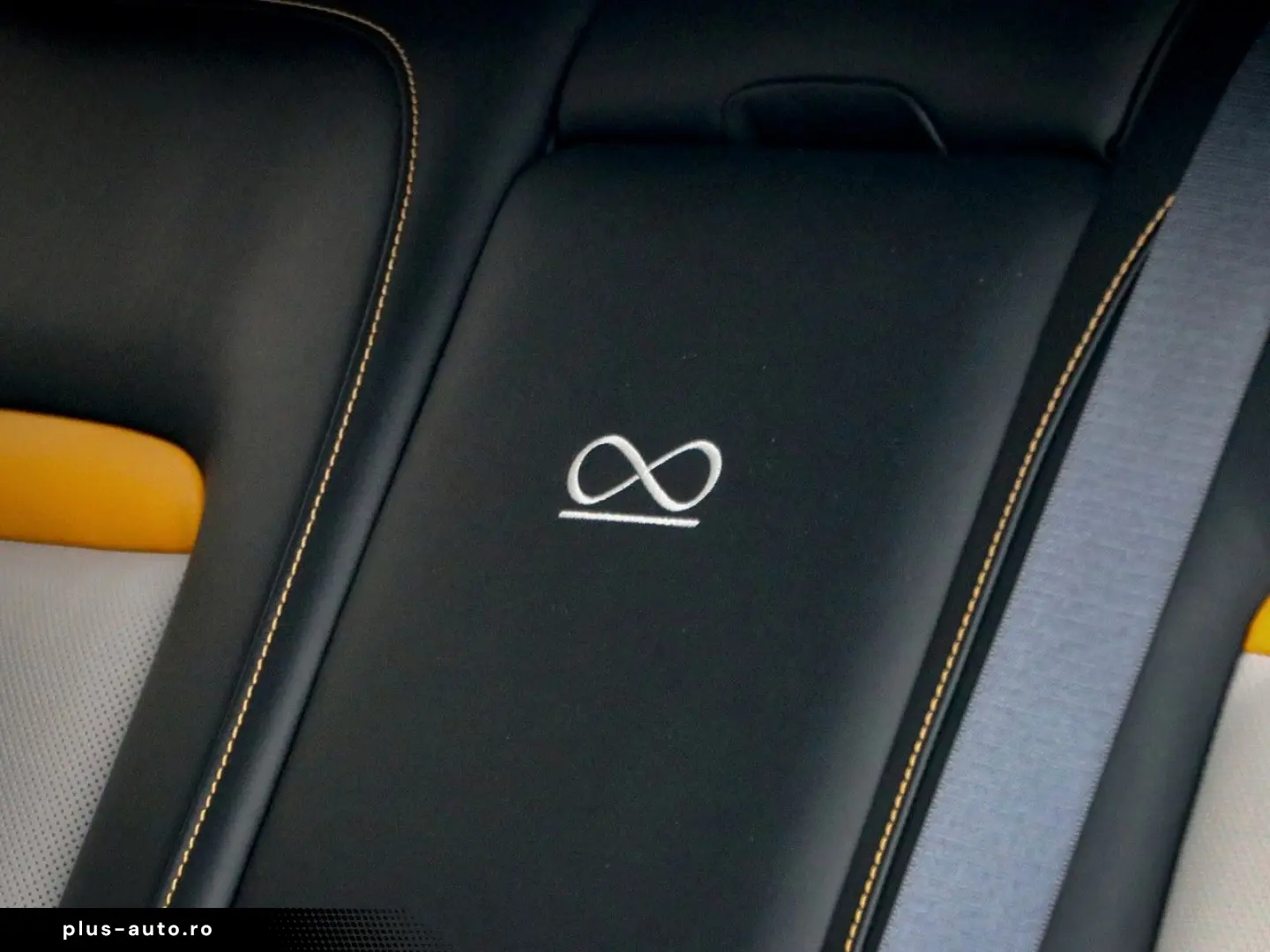 ROLLS ROYCE Cullinan Black Badge