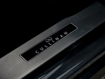ROLLS ROYCE Cullinan Black Badge