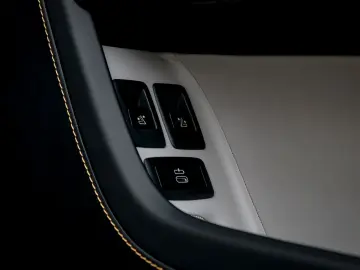 ROLLS ROYCE Cullinan Black Badge