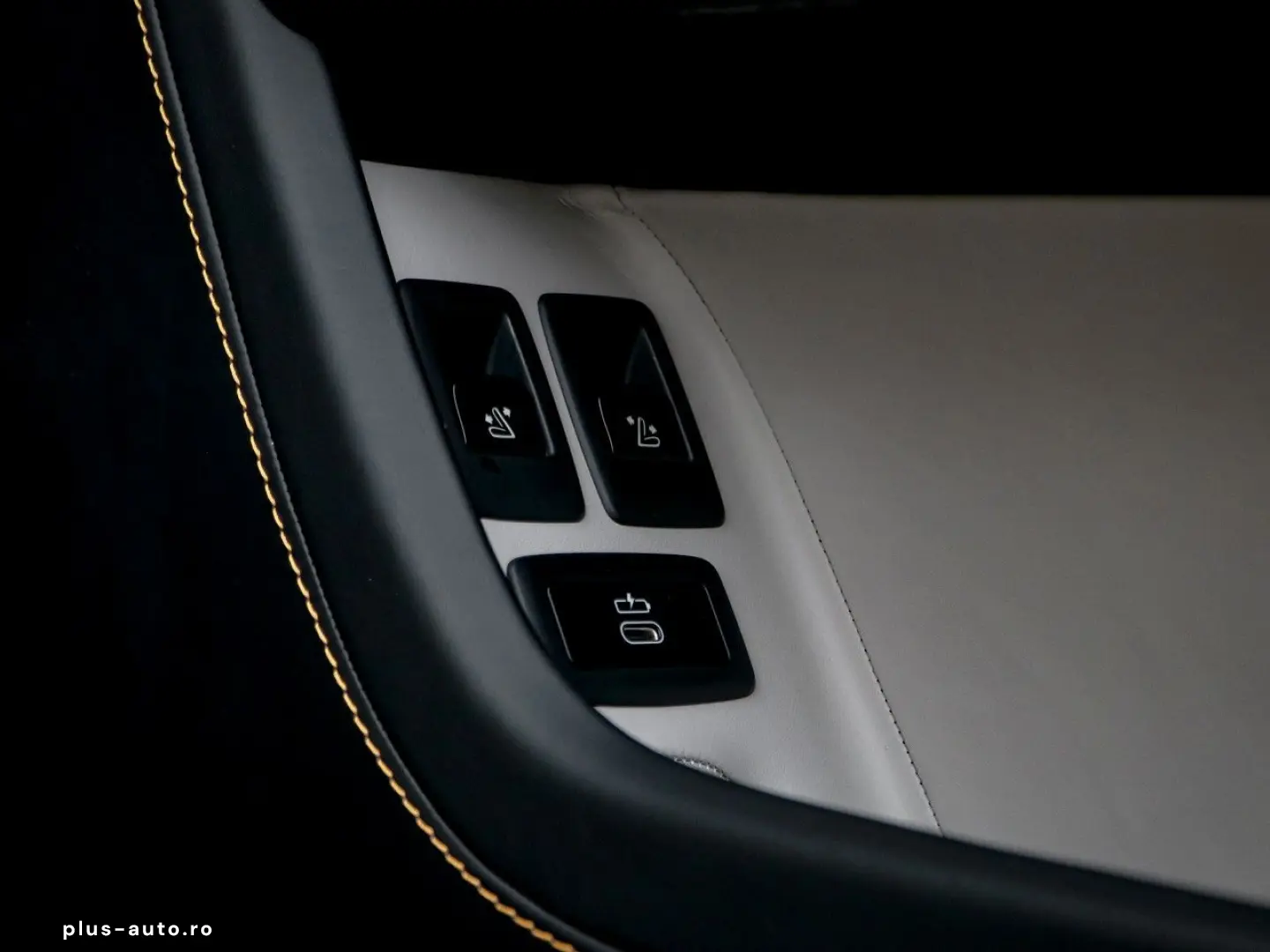 ROLLS ROYCE Cullinan Black Badge