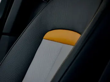 ROLLS ROYCE Cullinan Black Badge