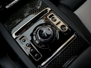 ROLLS ROYCE Cullinan Black Badge