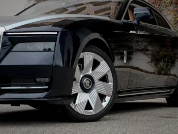 ROLLS ROYCE Spectre Silver Badge