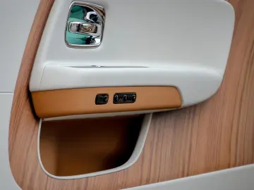 ROLLS ROYCE Spectre Silver Badge