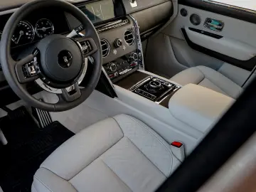 ROLLS ROYCE Cullinan -