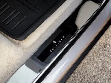 ROLLS ROYCE Cullinan -