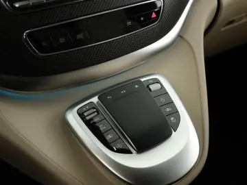 MERCEDES-BENZ V 300 d 4M lang Avantgarde AMG 8S Pano&hellip;