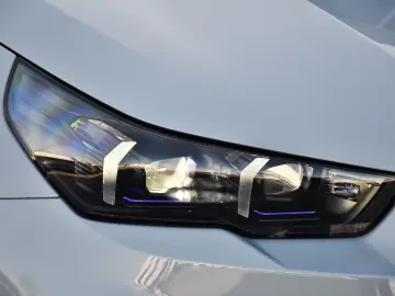 BMW M5 Lim Carbon Drivelogic B&W Individual Merino