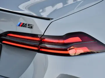 BMW M5 Lim Carbon Drivelogic B&W Individual Merino