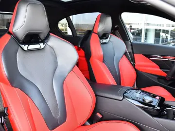 BMW M5 Lim Carbon Drivelogic B&W Individual Merino