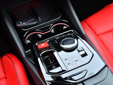 BMW M5 Lim Carbon Drivelogic B&W Individual Merino