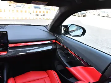 BMW M5 Lim Carbon Drivelogic B&W Individual Merino