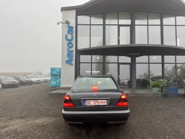 MERCEDES-BENZ C240    AUTOMAT