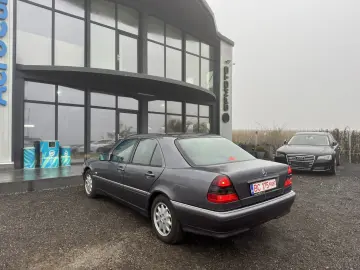 MERCEDES-BENZ C240    AUTOMAT