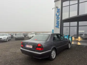 MERCEDES-BENZ C240    AUTOMAT