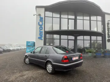 MERCEDES-BENZ C240    AUTOMAT