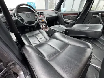 MERCEDES-BENZ C240    AUTOMAT