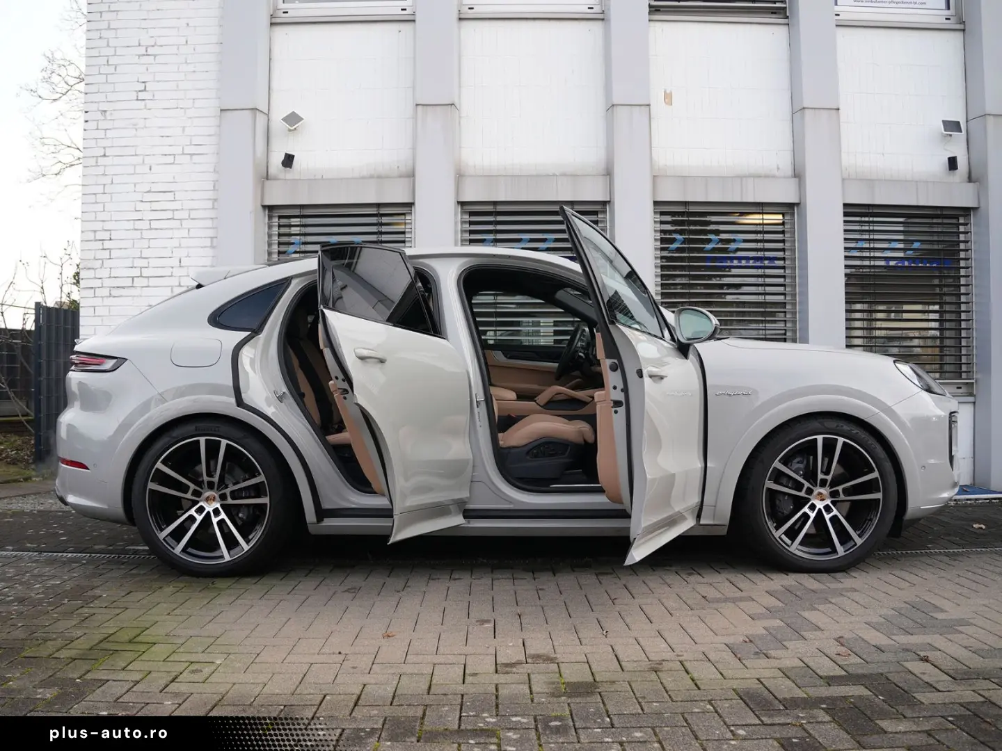 PORSCHE Cayenne E-Hybrid Coupé BEIGE-SPORTDESIGN-INNO-22