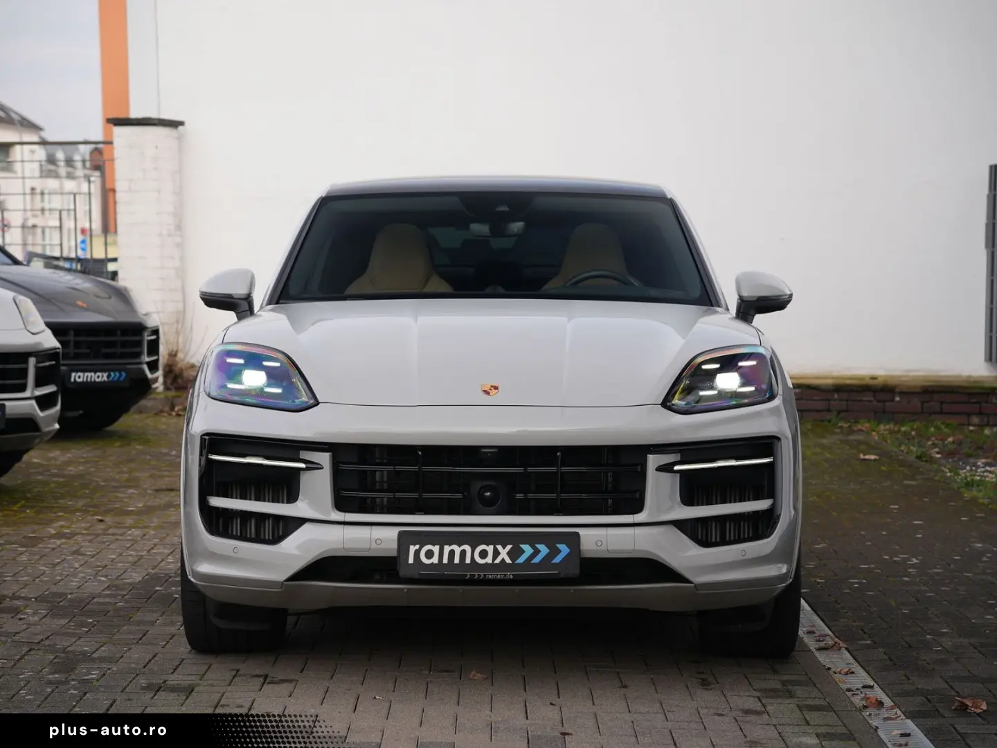 PORSCHE Cayenne E-Hybrid Coupé BEIGE-SPORTDESIGN-INNO-22