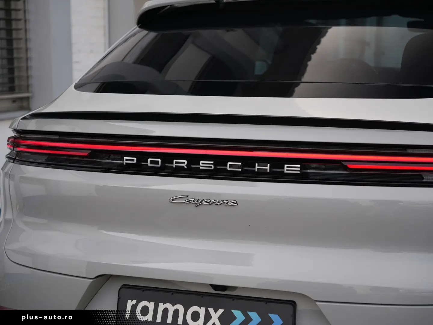 PORSCHE Cayenne E-Hybrid Coupé BEIGE-SPORTDESIGN-INNO-22