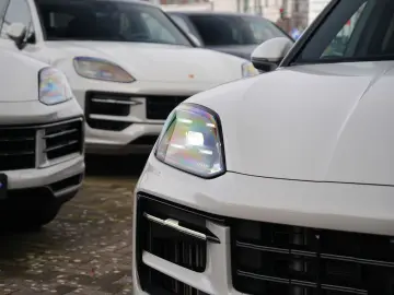 PORSCHE Cayenne E-Hybrid Coupé BEIGE-SPORTDESIGN-INNO-22