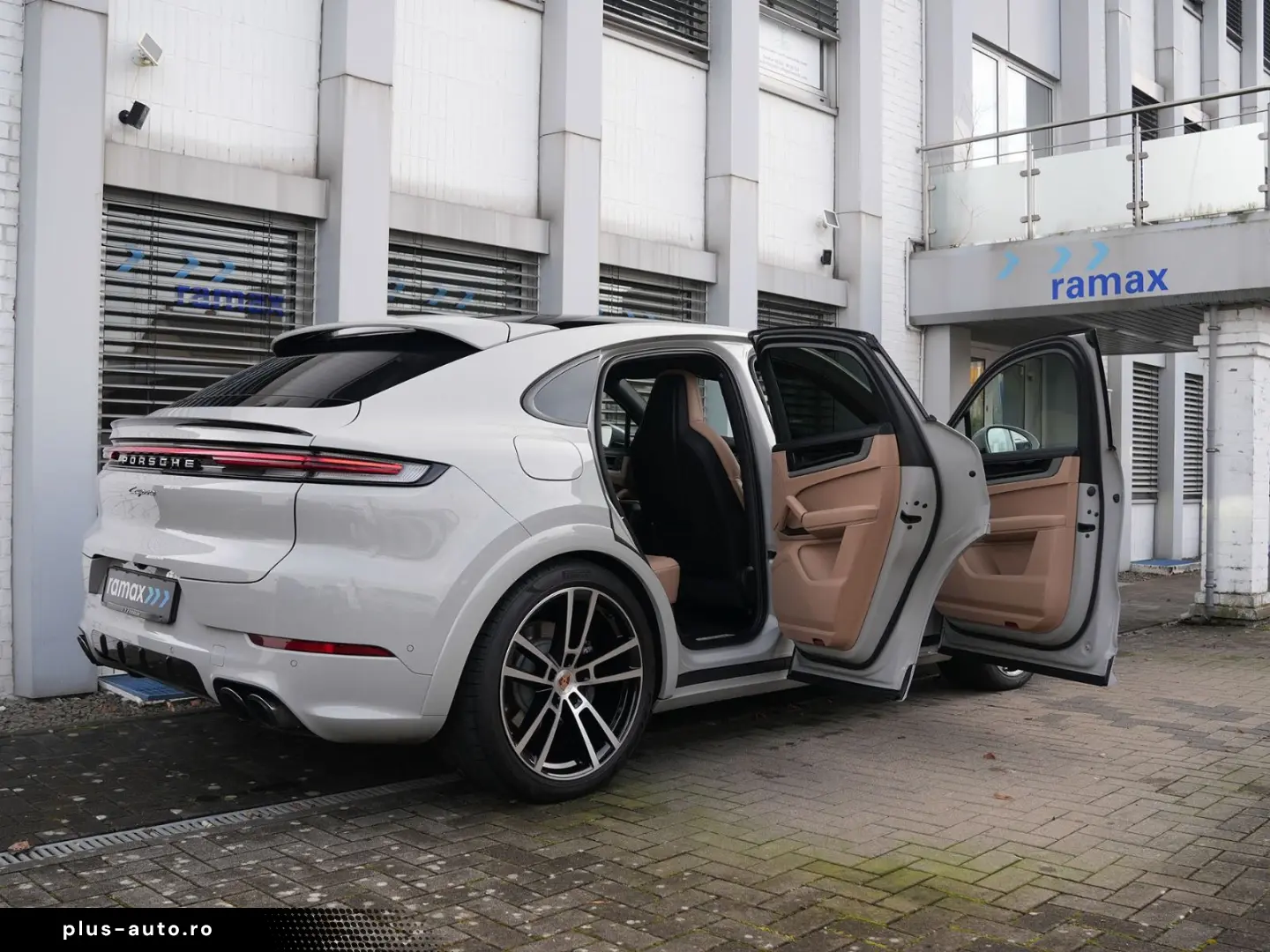 PORSCHE Cayenne E-Hybrid Coupé BEIGE-SPORTDESIGN-INNO-22