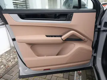 PORSCHE Cayenne E-Hybrid Coupé BEIGE-SPORTDESIGN-INNO-22