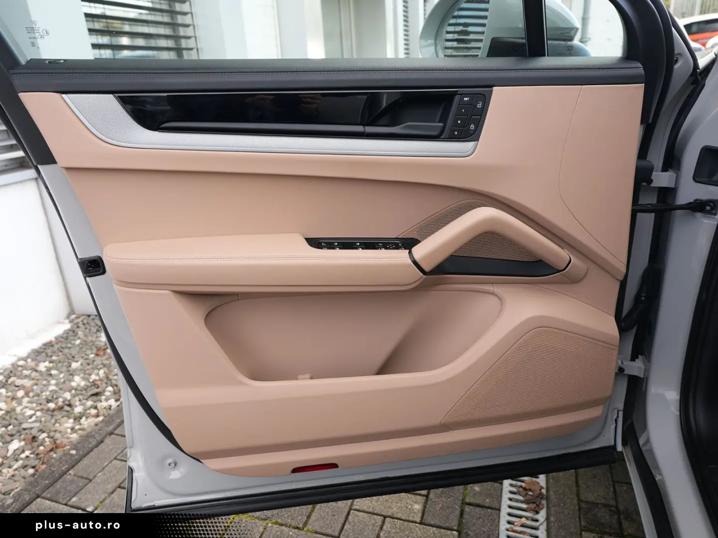 PORSCHE Cayenne E-Hybrid Coupé BEIGE-SPORTDESIGN-INNO-22