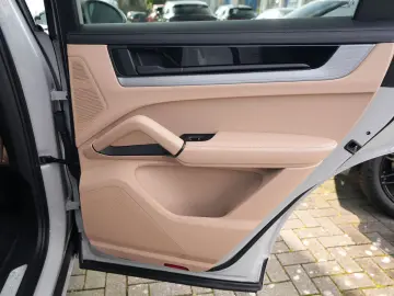 PORSCHE Cayenne E-Hybrid Coupé BEIGE-SPORTDESIGN-INNO-22