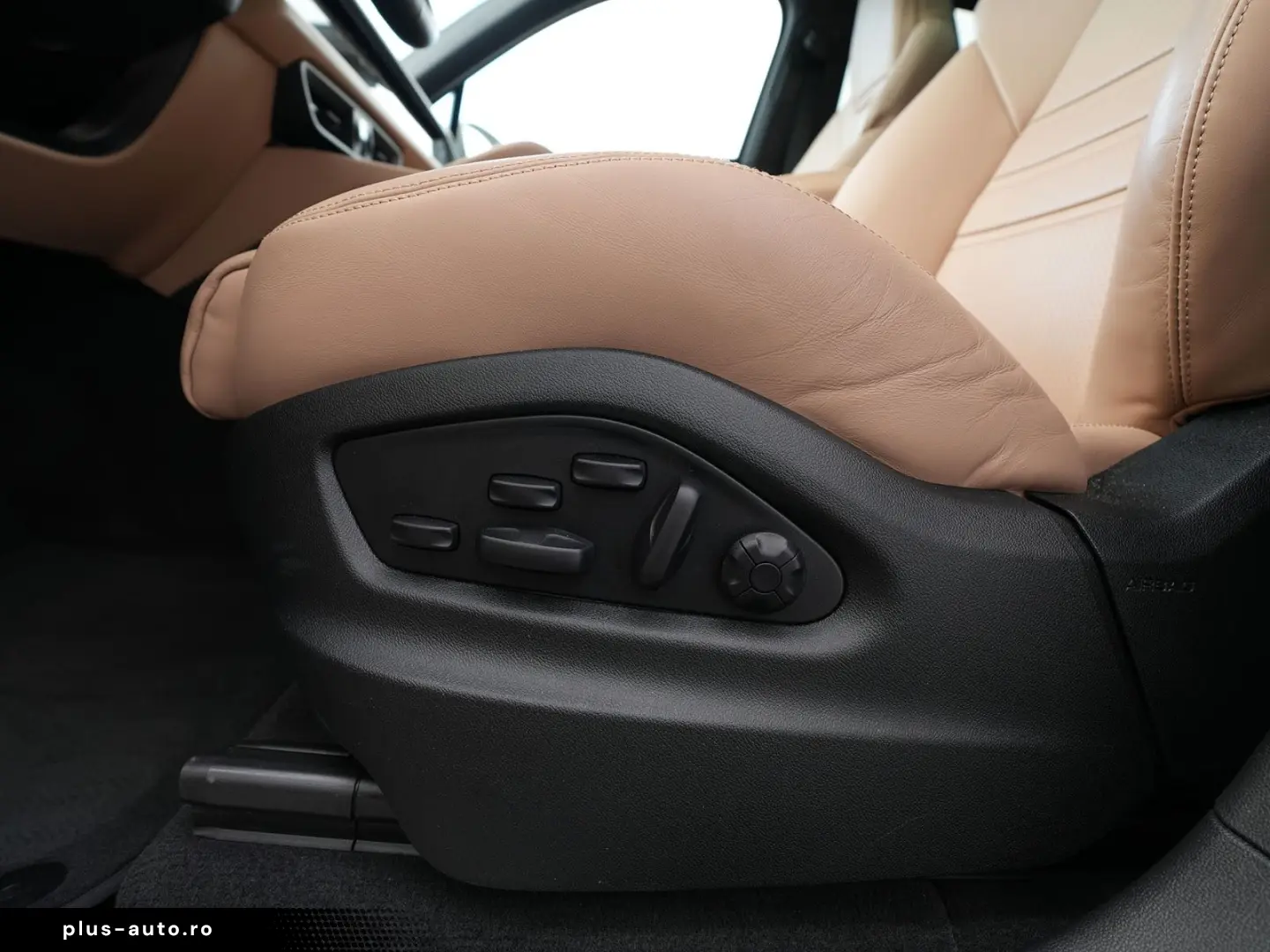 PORSCHE Cayenne E-Hybrid Coupé BEIGE-SPORTDESIGN-INNO-22