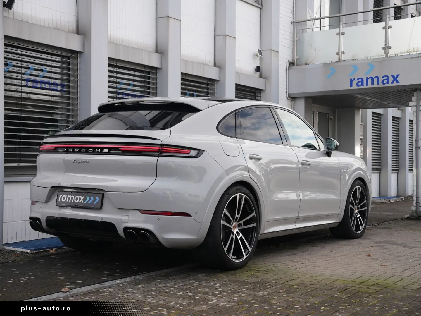 PORSCHE Cayenne E-Hybrid Coupé BEIGE-SPORTDESIGN-INNO-22