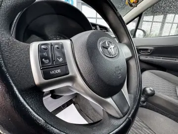 TOYOTA YARIS    2012    AER