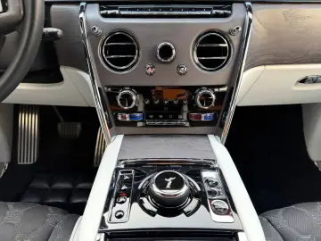 ROLLS ROYCE Cullinan 4 Seats Audio Series II heated&cooled