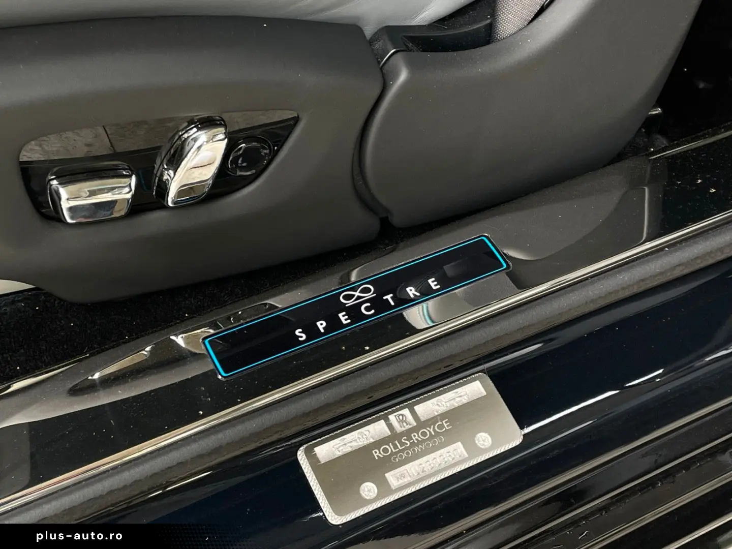 ROLLS ROYCE Black Badge - Bespoke Starlight Carbon