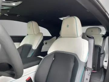 ROLLS ROYCE Black Badge - Bespoke Starlight Carbon