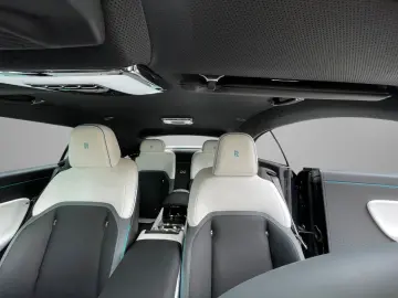 ROLLS ROYCE Black Badge - Bespoke Starlight Carbon