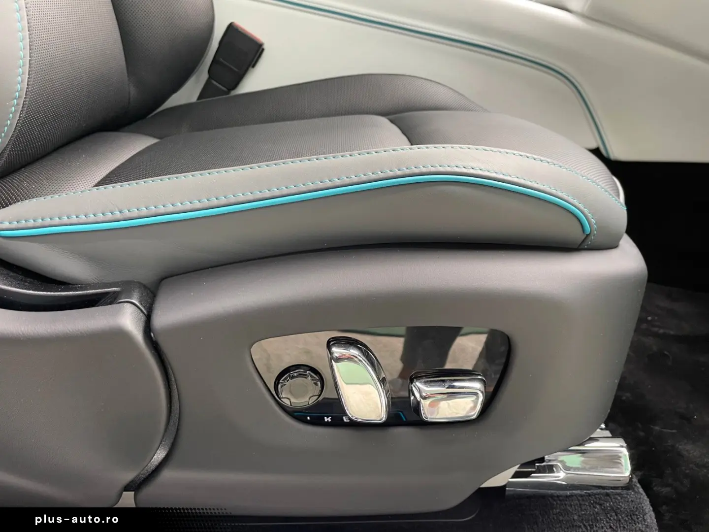 ROLLS ROYCE Black Badge - Bespoke Starlight Carbon