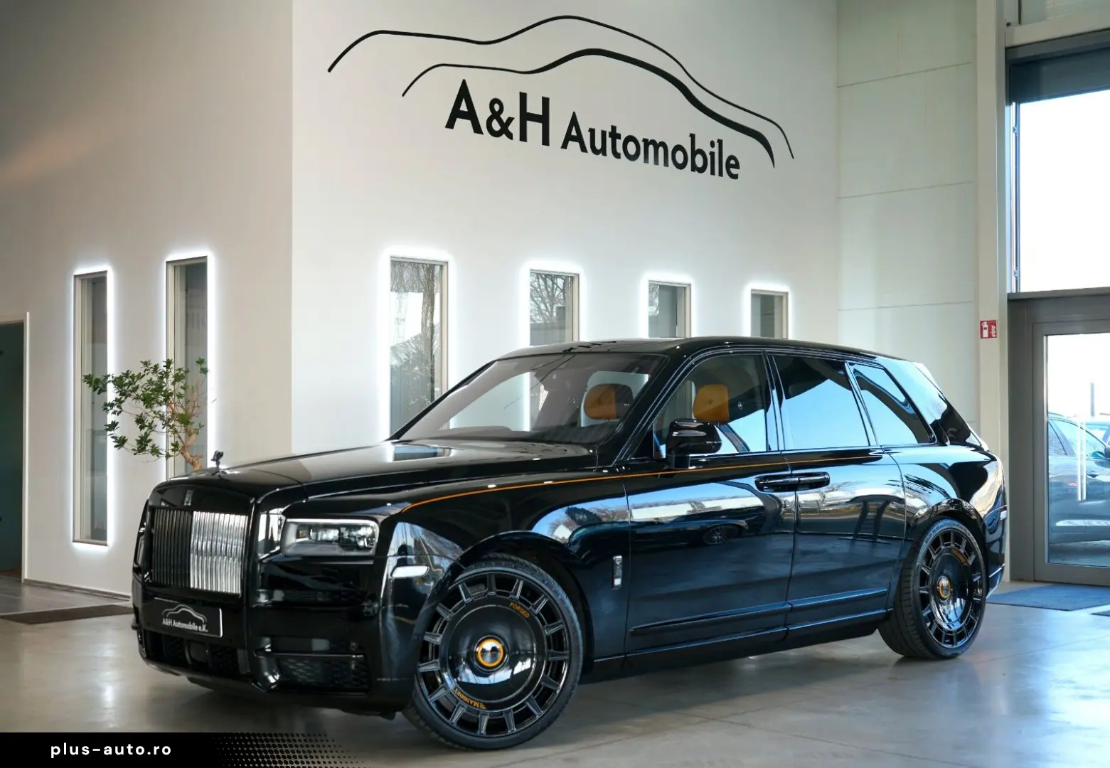 ROLLS ROYCE Cullinan BLACK BADGE MANSORY STARLIGHT BESPOKE