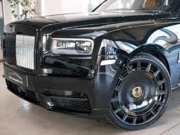 ROLLS ROYCE Cullinan BLACK BADGE MANSORY STARLIGHT BESPOKE