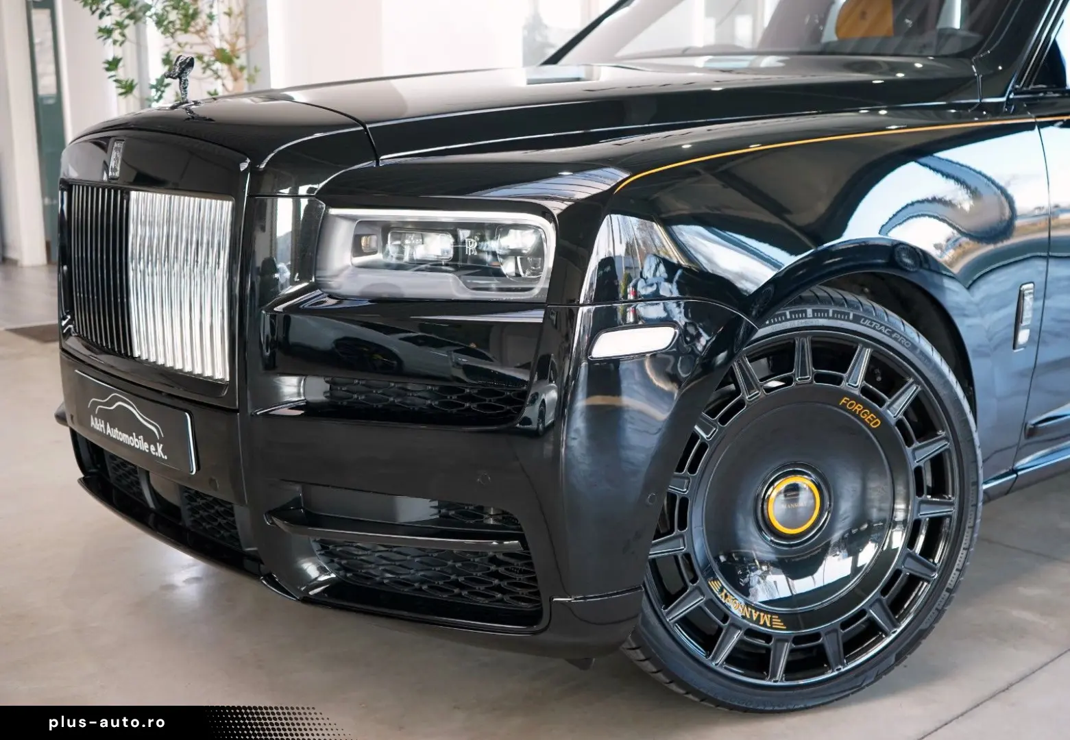 ROLLS ROYCE Cullinan BLACK BADGE MANSORY STARLIGHT BESPOKE