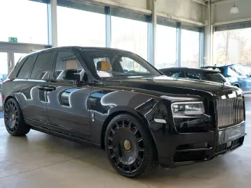 ROLLS ROYCE Cullinan BLACK BADGE MANSORY STARLIGHT BESPOKE