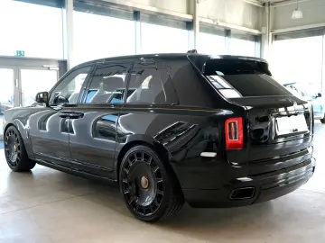 ROLLS ROYCE Cullinan BLACK BADGE MANSORY STARLIGHT BESPOKE