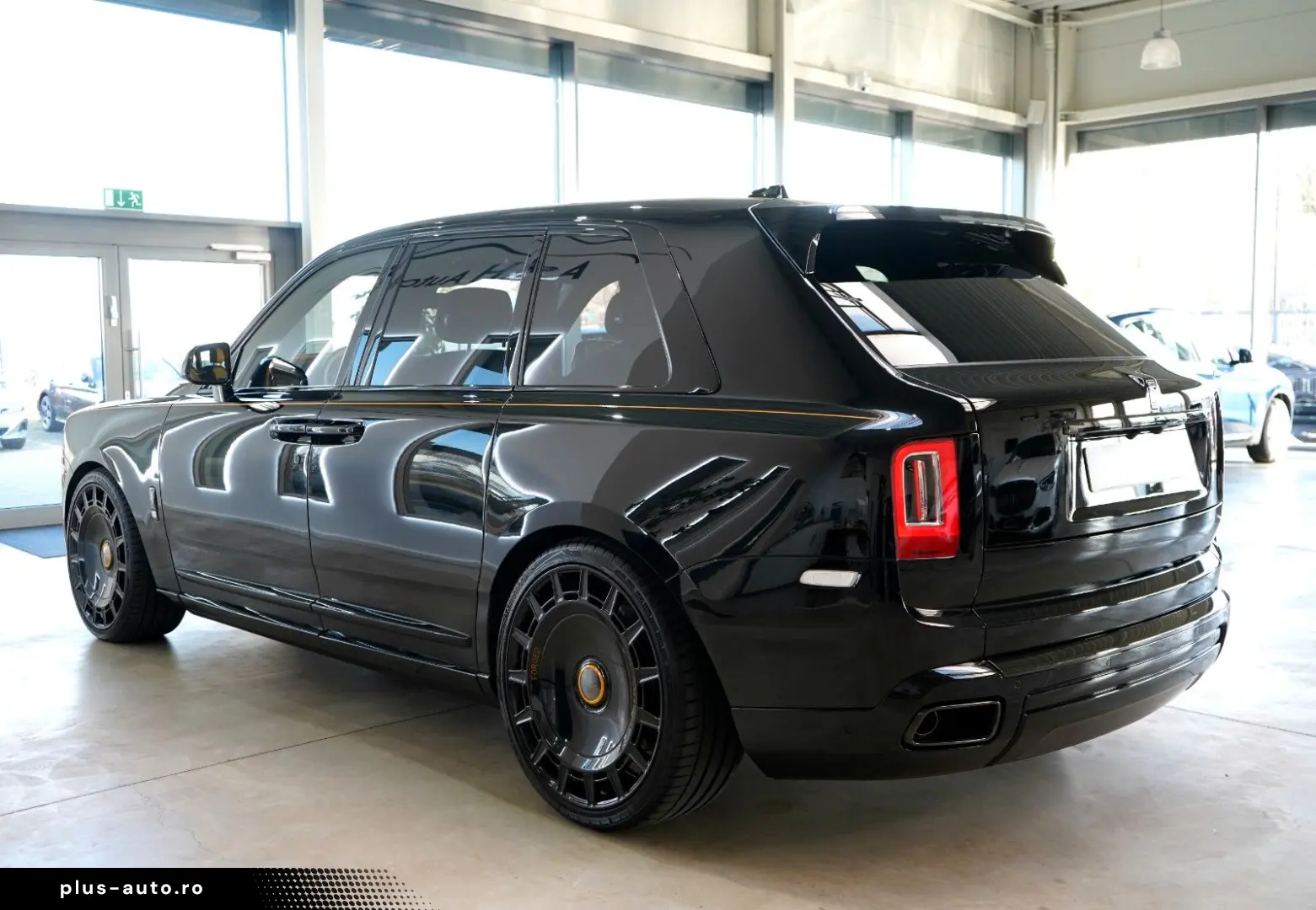 ROLLS ROYCE Cullinan BLACK BADGE MANSORY STARLIGHT BESPOKE