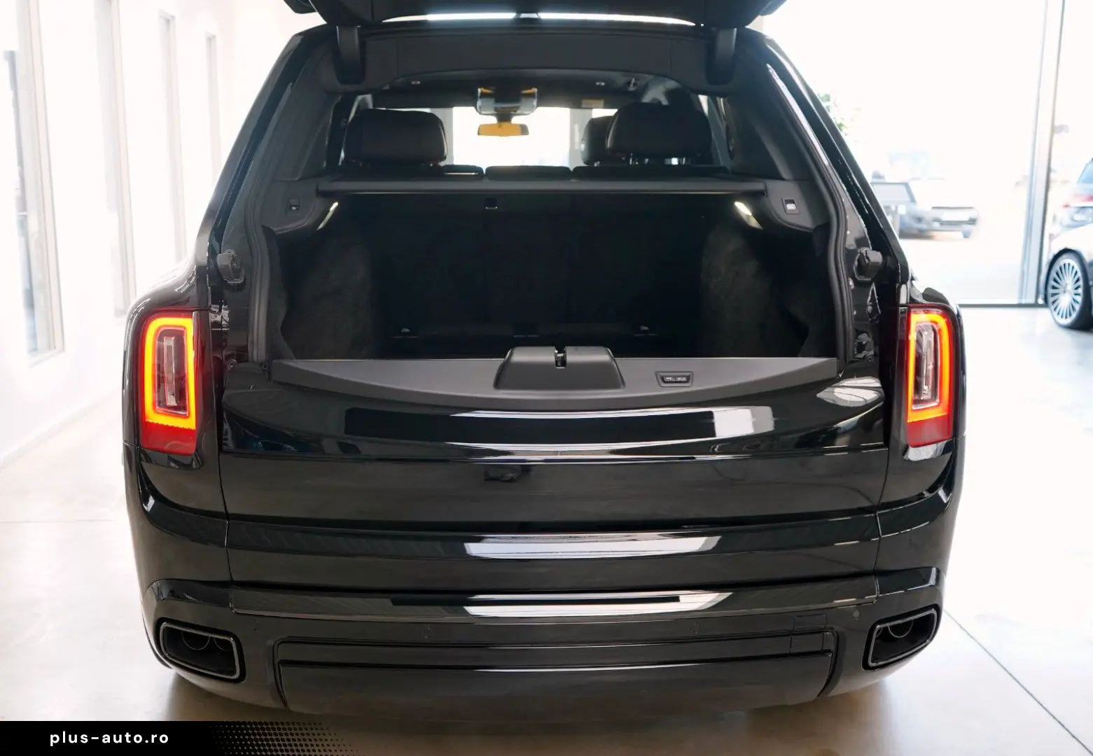 ROLLS ROYCE Cullinan BLACK BADGE MANSORY STARLIGHT BESPOKE