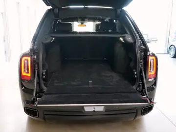 ROLLS ROYCE Cullinan BLACK BADGE MANSORY STARLIGHT BESPOKE