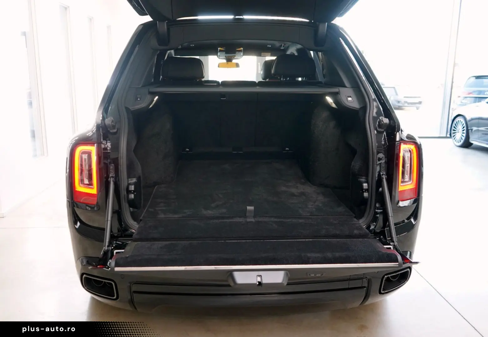 ROLLS ROYCE Cullinan BLACK BADGE MANSORY STARLIGHT BESPOKE