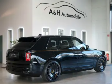ROLLS ROYCE Cullinan BLACK BADGE MANSORY STARLIGHT BESPOKE