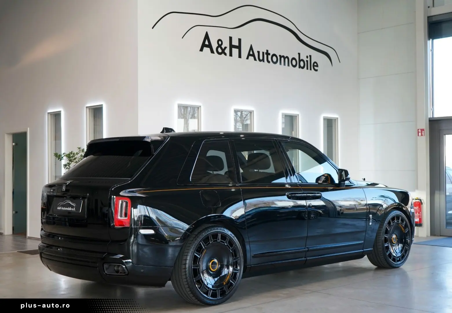 ROLLS ROYCE Cullinan BLACK BADGE MANSORY STARLIGHT BESPOKE