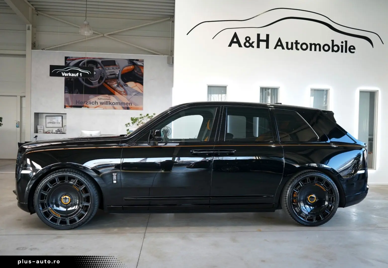 ROLLS ROYCE Cullinan BLACK BADGE MANSORY STARLIGHT BESPOKE